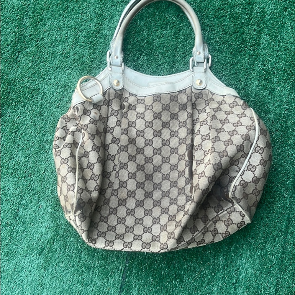 Gucci Tan Shoulder Bag with Iconic Design Sukey